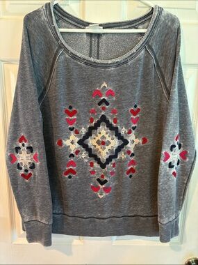 ARIAT Size Large Women’s Gray Embroidered Sweatshirt - Tribal Pattern